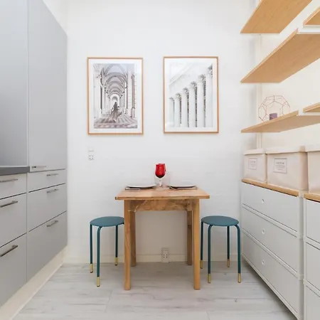 Lys & Moderne Lejlighed Med Stort Badevaerelse Apartment *