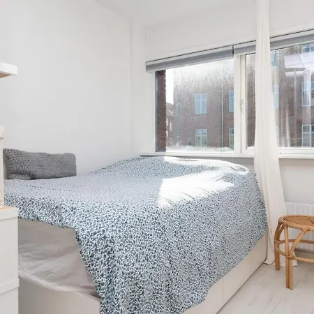 Lys & Moderne Lejlighed Med Stort Badevaerelse Copenhagen