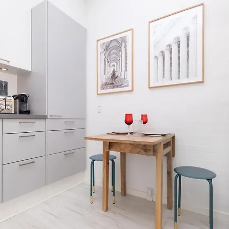Apartment Lys & Moderne Lejlighed Med Stort Badevaerelse