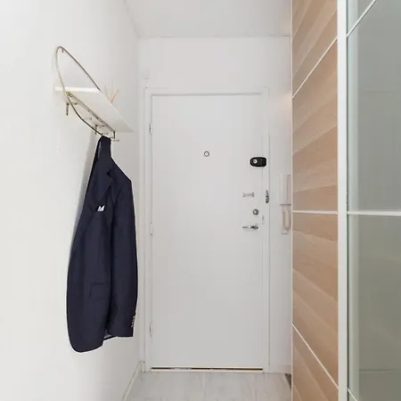 Apartment Lys & Moderne Lejlighed Med Stort Badevaerelse *